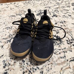 NEVER WORN Nike Presto Metallic Gold Size 5 Youth